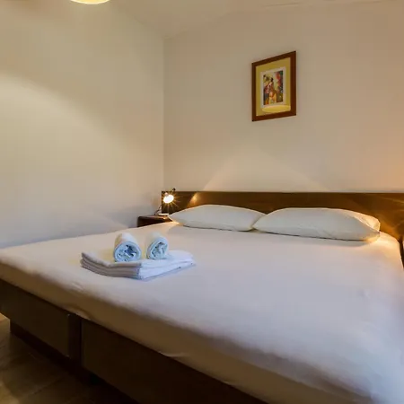 Iris Apartment