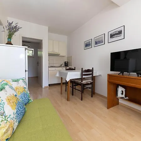 Apartment Iris